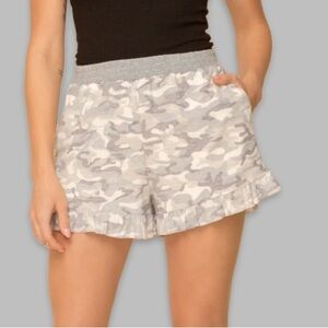 Hem & Thread Ruffled shorts camo camouflage Hem & Thread size Large NWT
